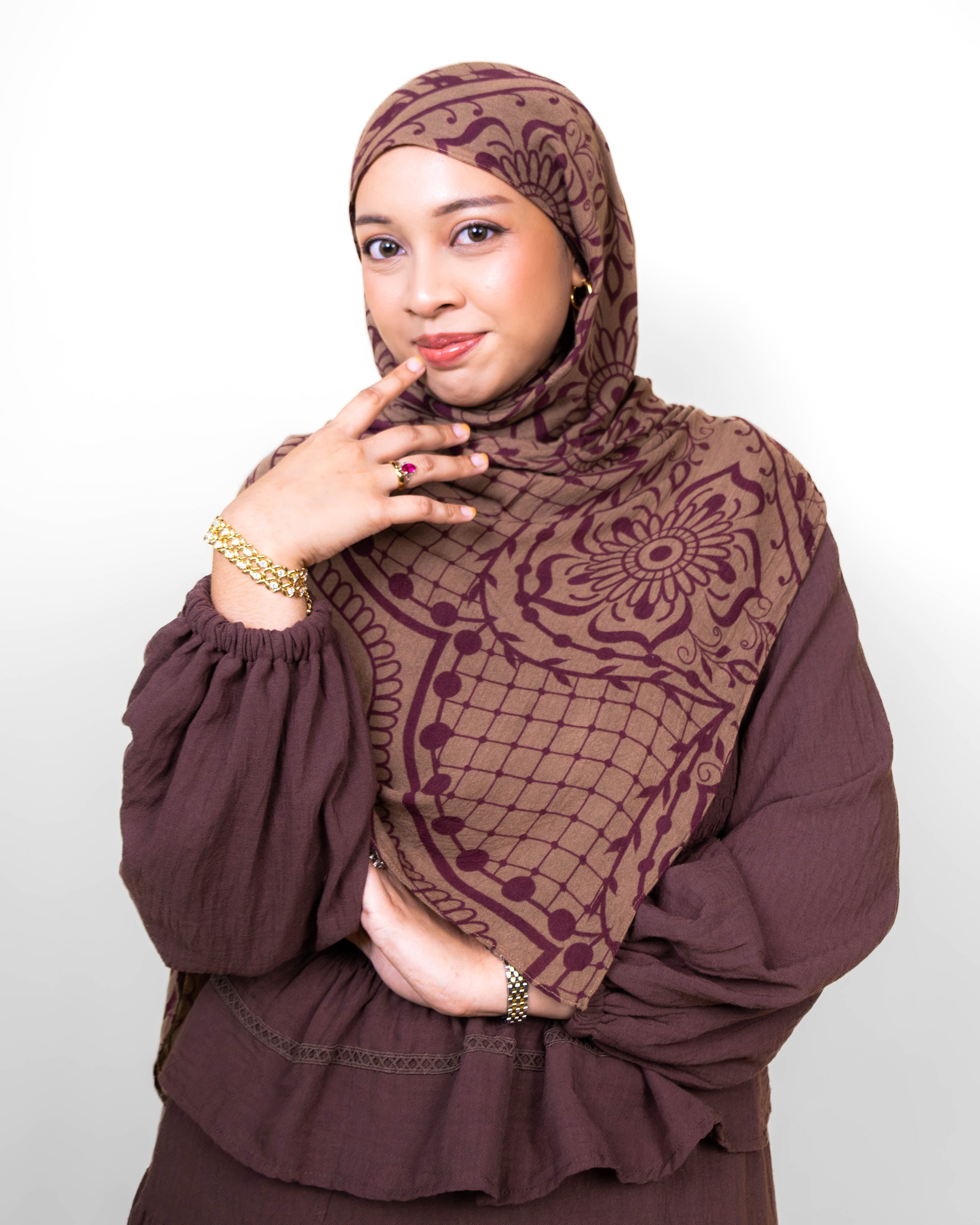 Hennara in Clove